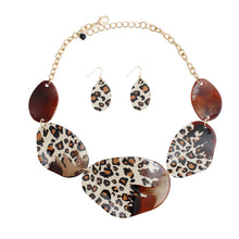 Load image into Gallery viewer, Leopard Dipped Necklace Set
