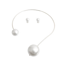 Load image into Gallery viewer, Silver Rigid Wrap Pearl Choker
